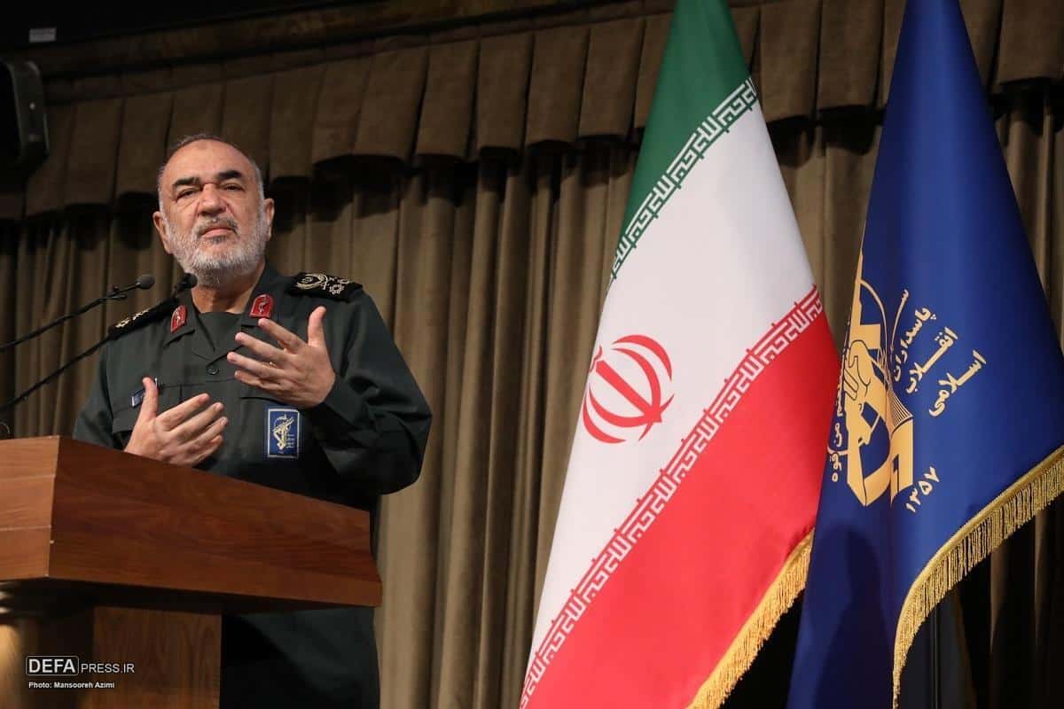 خوشبخت ملتی است که قهرمان دارد