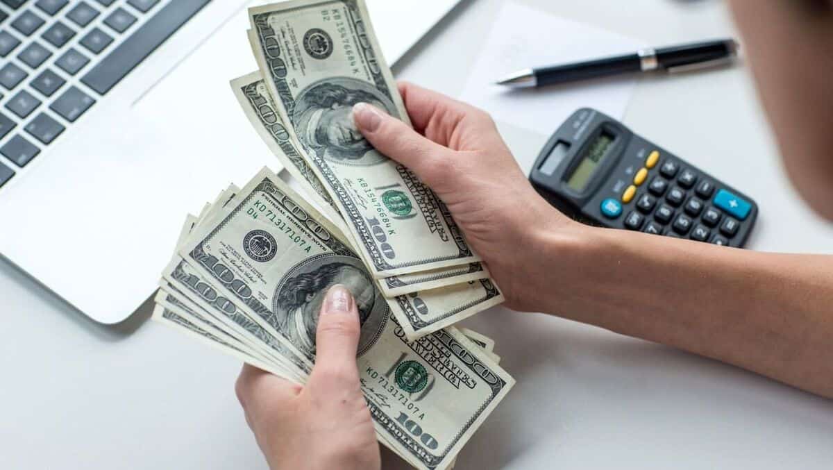 آیا قیمت دلار سه رقمی می‌شود؟