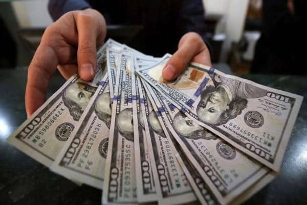 دلار ۷۳ هزار تومانی در ۱۴۰۳؛ پیش‌بینی نرخ تعادلی یا بازتاب نااطمینانی‌ها؟