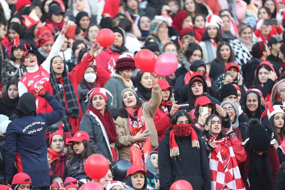 احتمال حضور محدود زنان در بازی ذوب آهن – پرسپولیس