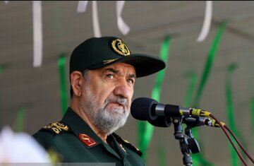 محسن رضایی: دشمنان یکبار دیگر برای ایران سنگ اندازی کنند قاطع‌تر از گذشته دهانشان را خرد می‌کنیم