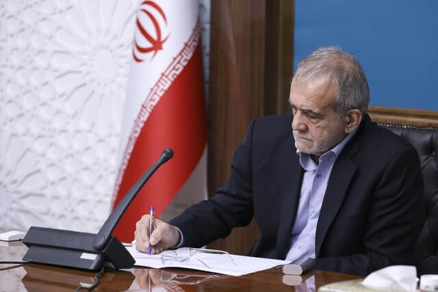 پزشکیان: زنده یاد فریدون شهبازیان هنر موسیقی کشور را اعتلا داد