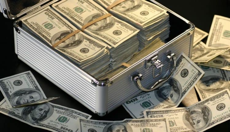 نااطمینانی اقتصادی؛ فرار سرمایه و گرانی کالاها