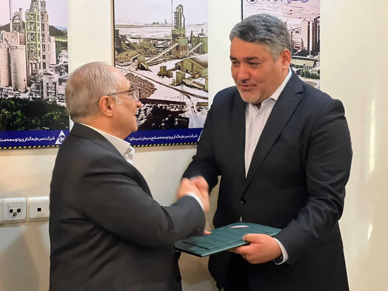 مهدی تابش به عنوان مدیرعامل شرکت سرمایه گذاری و توسعه صنایع سیمان منصوب شد