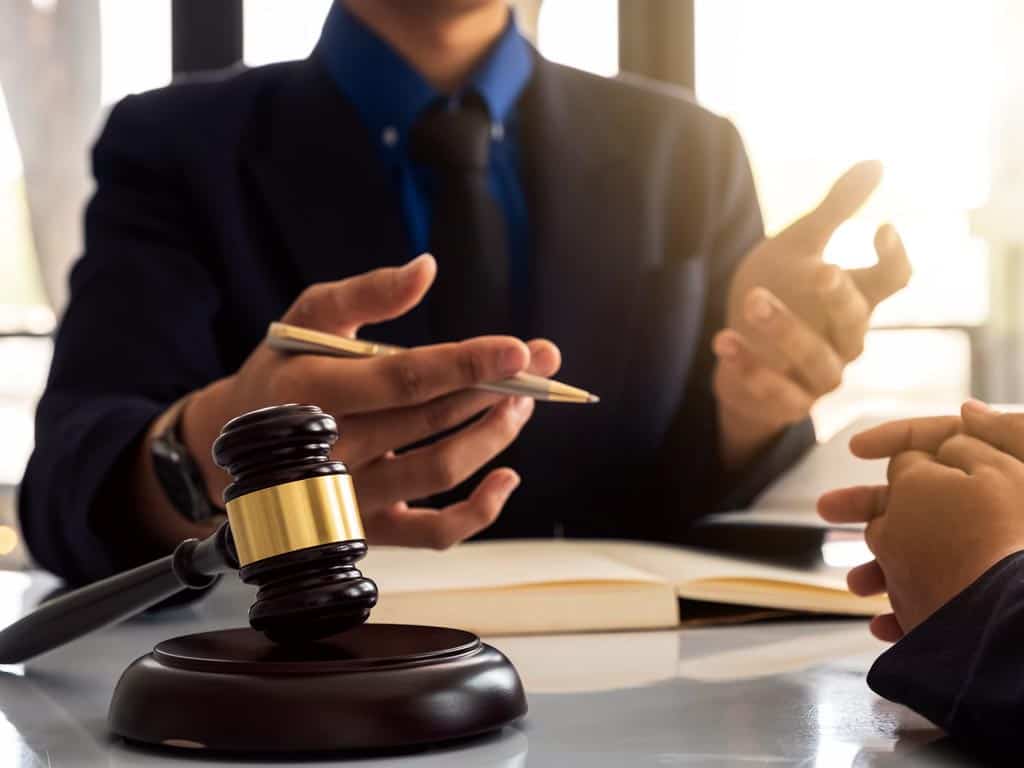 وظایف اصلی وکیل مالیاتی: از مشاوره تا حل پرونده‌های مالیاتی
