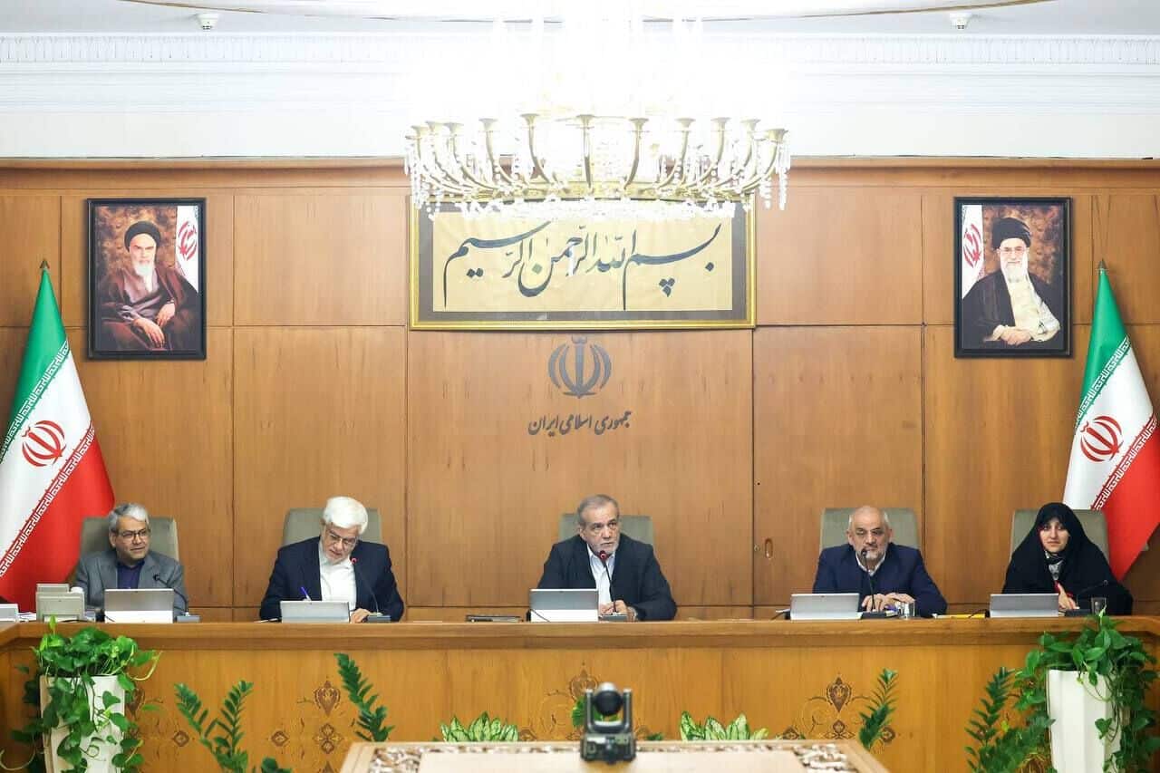 پزشکیان با انتقاد از نظام تامین و عرضه کالا:بسته‌های معیشتی به هفت دهک درآمدی داده می شود