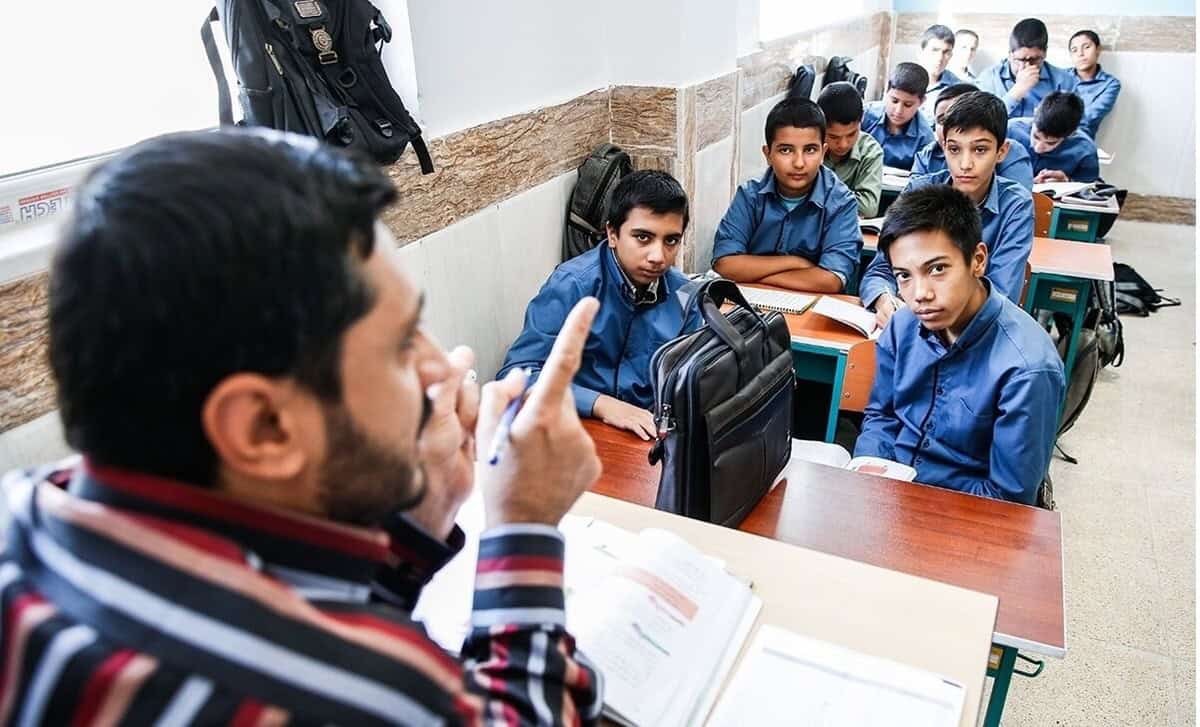 آموزش و پرورش: ۵ تا ۷ درصد دانش‌آموزان پایه نهم، به دهم نمی‌روند