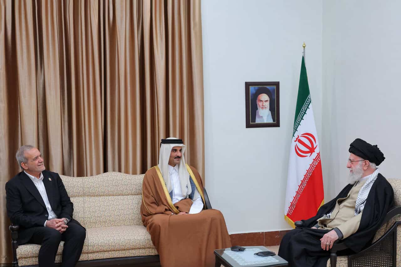 رهبر انقلاب در دیدار با امیر قطر: منتظر اقدام شما برای بازگرداندن مطالبات ایران هستیم