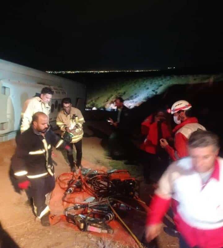 ۲۰ فوتی و مصدوم در واژگونی اتوبوس دانش آموزان