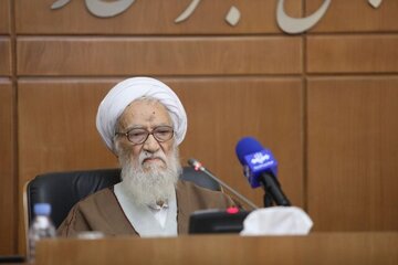 آیت الله موحدی کرمانی: مذاکره با آمریکا هیچ مشکلی را حل نمی‌کند