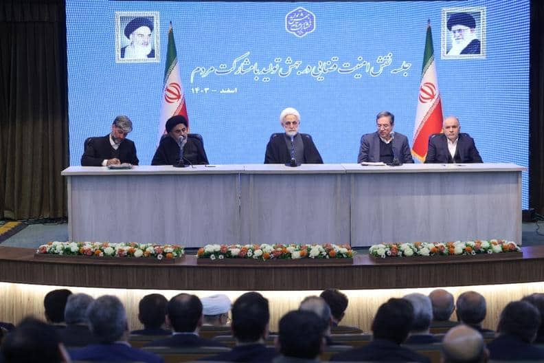 اژه ای: کسی که خطا کرده و زمین خورده را با کسی که مرتکب فساد شده باید فرق گذاشت