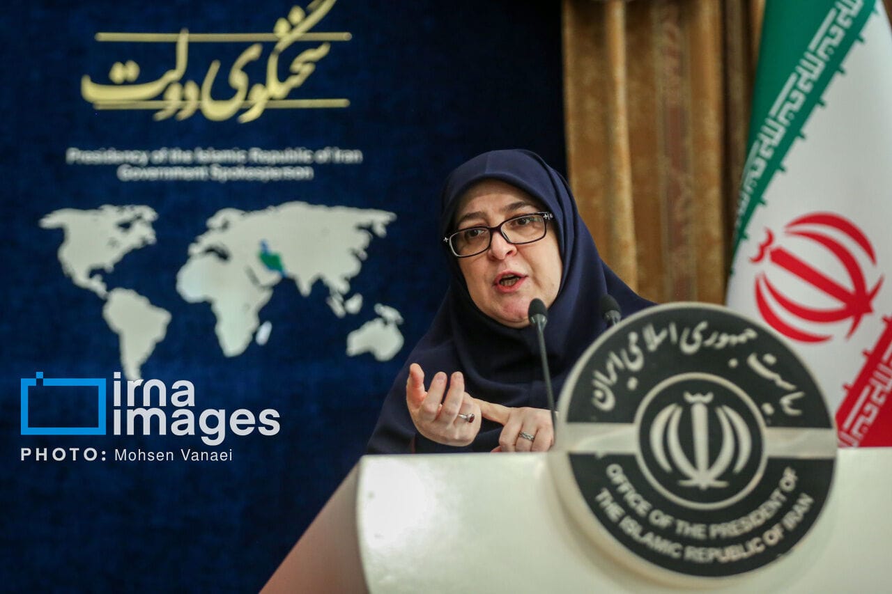 مهاجرانی: استیضاح و استعفا، دولت را از وفاق خارج نخواهد کرد