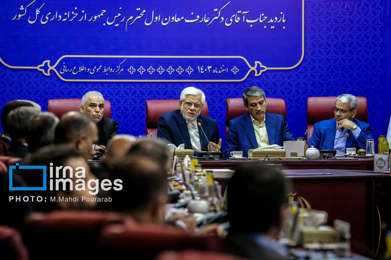 عارف: نیازمند تصمیم‌گیری‌های شجاعانه اقتصادی هستیم
