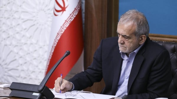 دکتر پزشکیان ۱۲ قانون مصوب مجلس را به دستگاه‌های اجرایی ابلاغ کرد