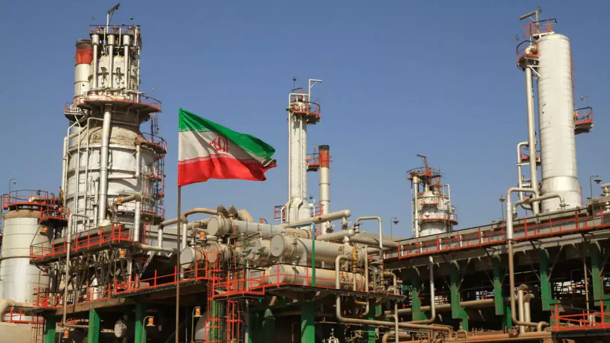 آینده صادرات نفت ایران در 1404؛ تشدید تحریم‌ها یا مذاکره؟