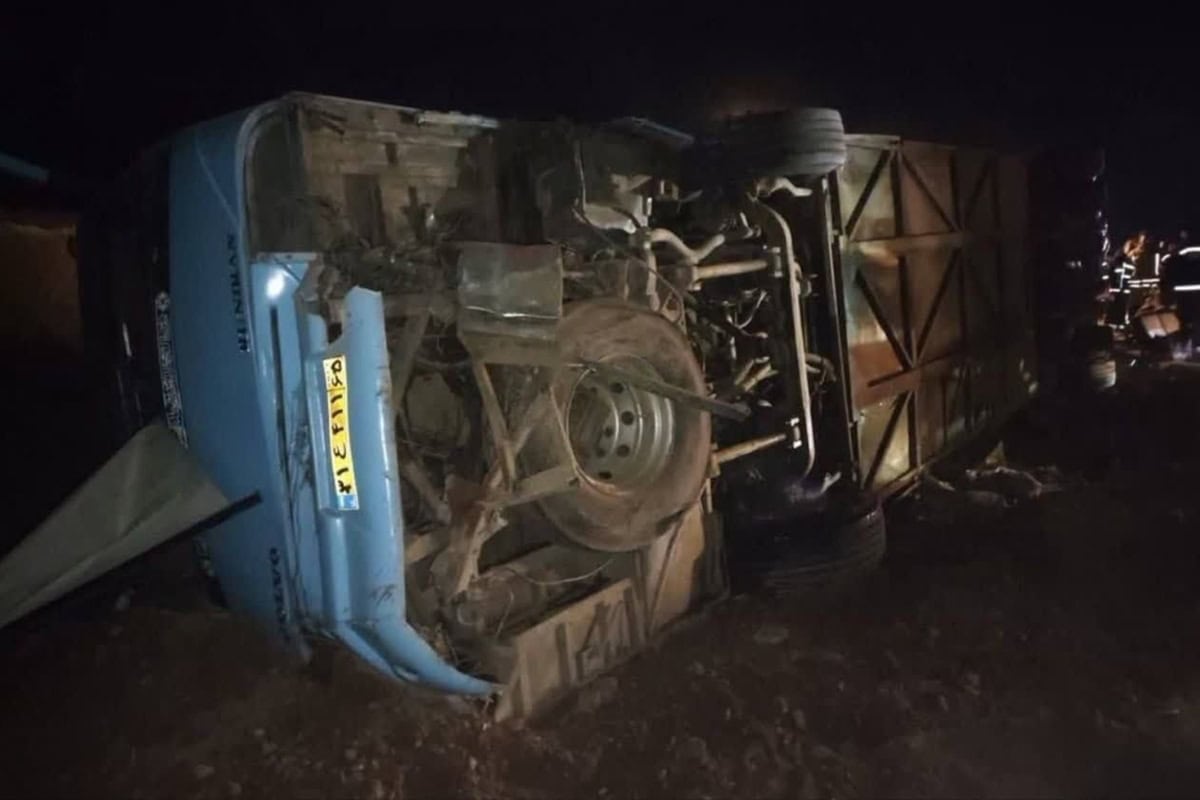 افزایش تعداد فوتى هاى حادثه دلخراش واژگونى اتوبوس در کرمان به ١۴ نفر