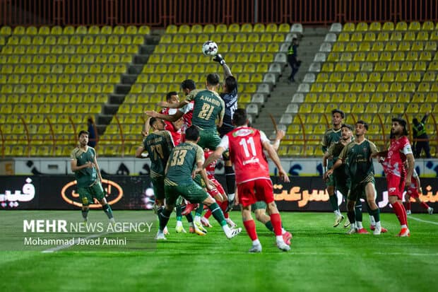استقلال بد پرسپولیس بدتر؛ دو تیم تراکتور را به سمت قهرمانی «هُل» دادند