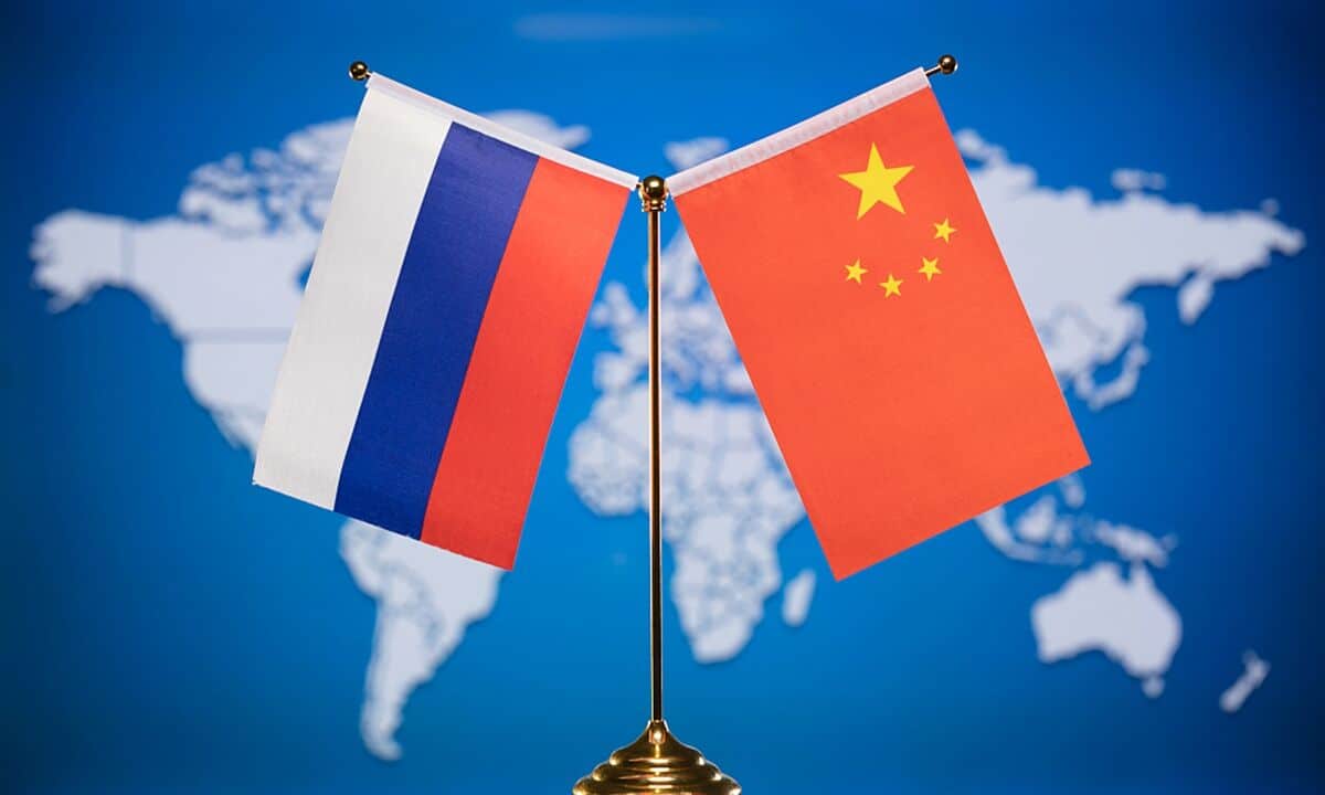 حذف روسیه، اروپا و چین از مذاکرات توسط ترامپ، ناخواسته به نفع ایران است
