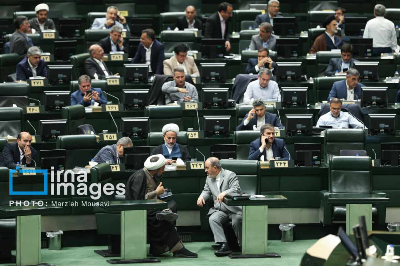 بررسی فوریت لایحه تغییر ساعت رسمی کشور در دستور کار مجلس قرار گرفت