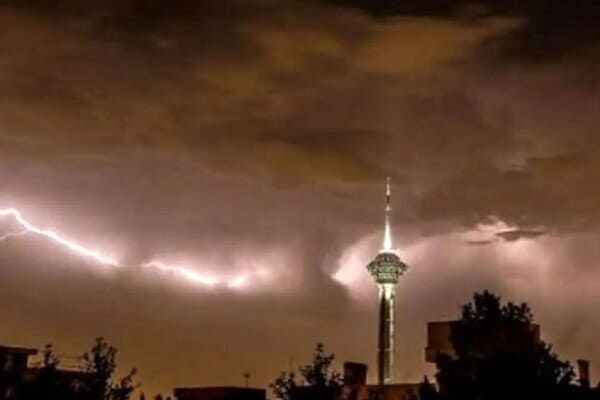 طوفان سه شنبه شب تهران ۶ مصدوم داشت