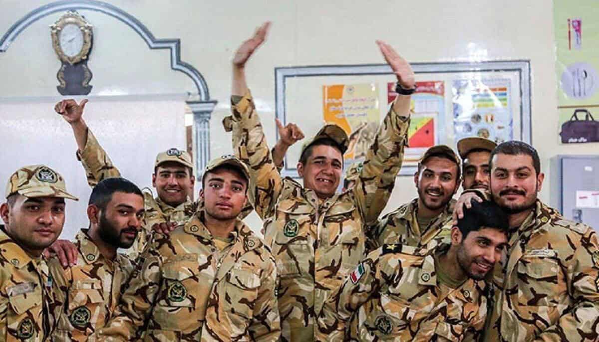 حقوق سربازان افزایش یافت / حقوق سربازان در فروردین ۱۴۰۴ چقدر است؟