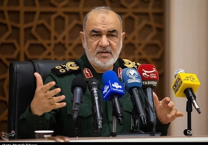 هنرمندان سازندگان هویت حقیقت ملت‌ها هستند
