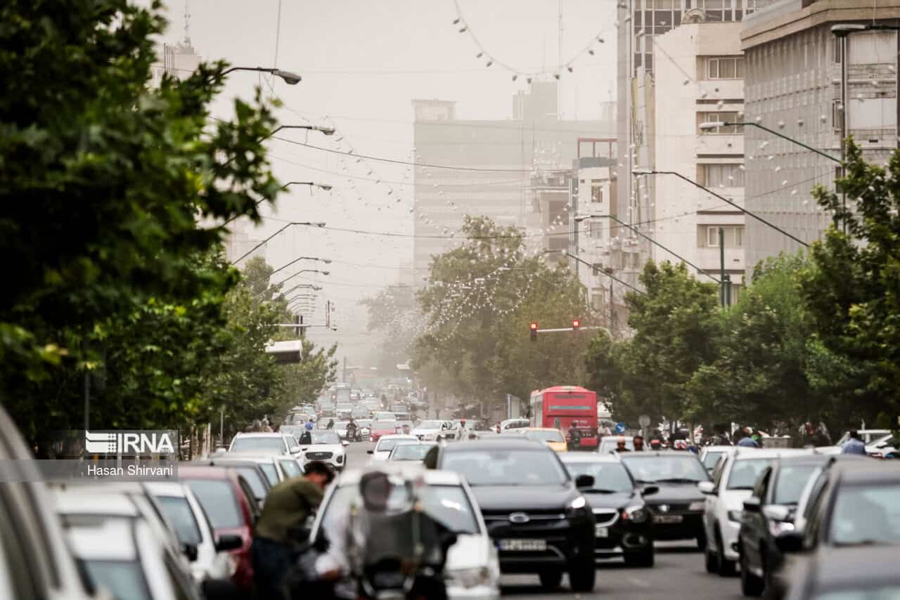 هموطنان از تردد غیرضروری در فضای باز هنگام گرد و غبار خودداری کنند