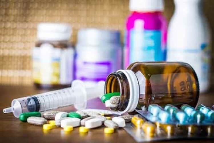 بازی با جان بیماران؛ کمبود دارو در سایه انکار و رانت دلالان دارویی