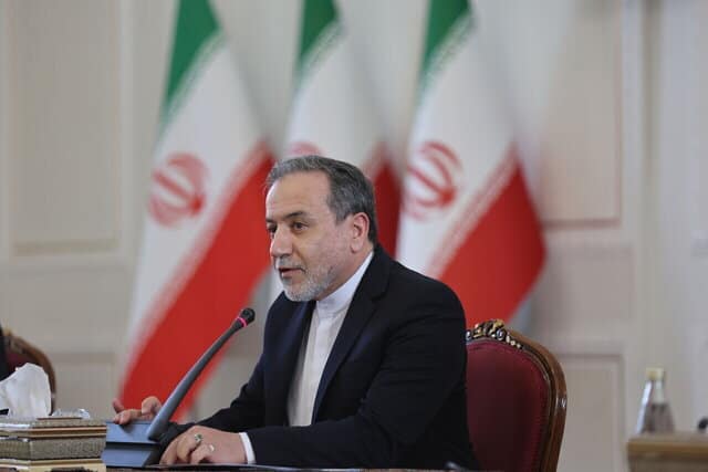 عراقچی: مسیر توافق از میز مذاکره می‌گذرد، نه رسانه‌ها