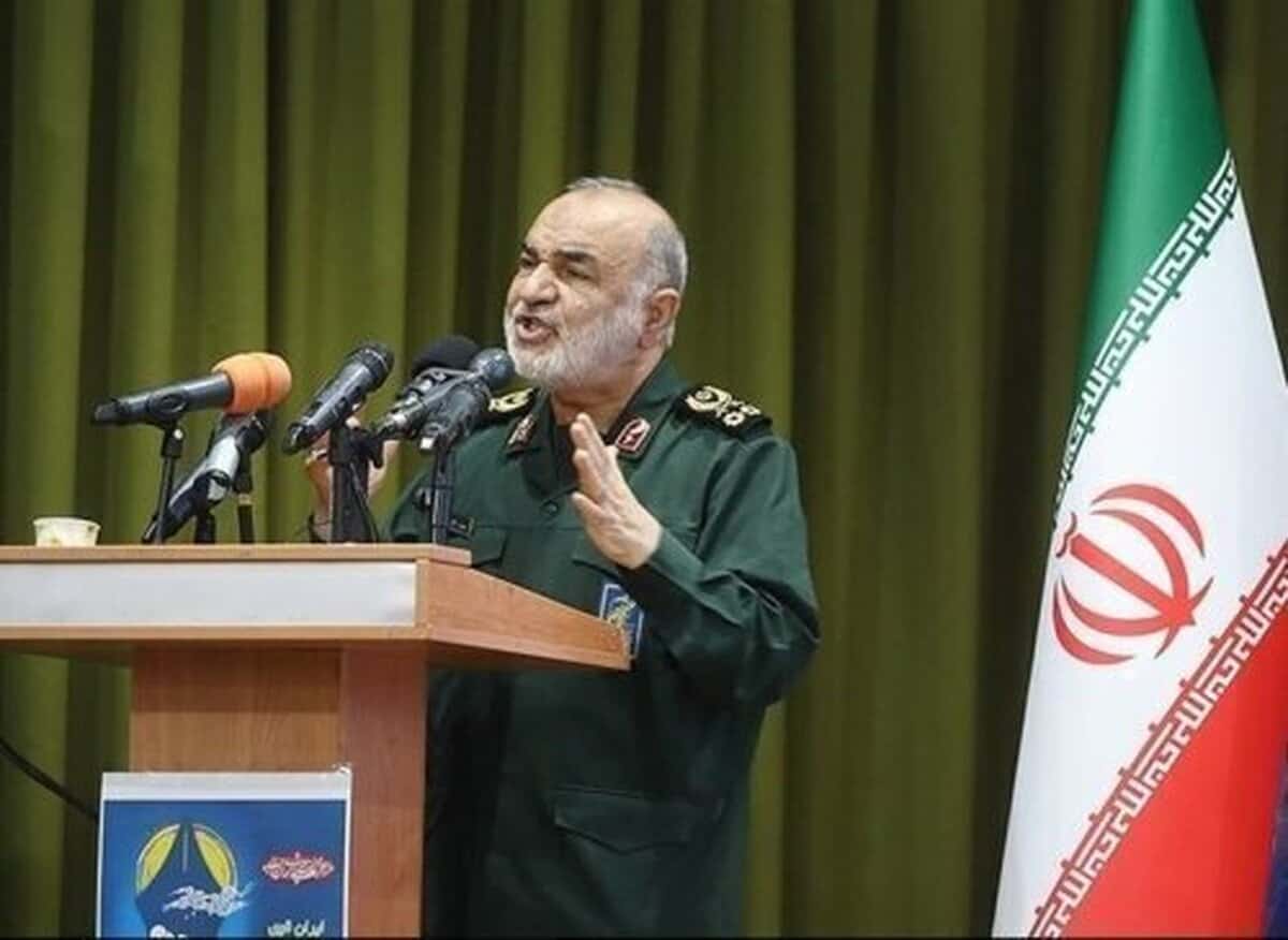 سرلشکر سلامی: ملت ایران در عرصه دیپلماسی هم پرچم عزت را بالا می‌برد