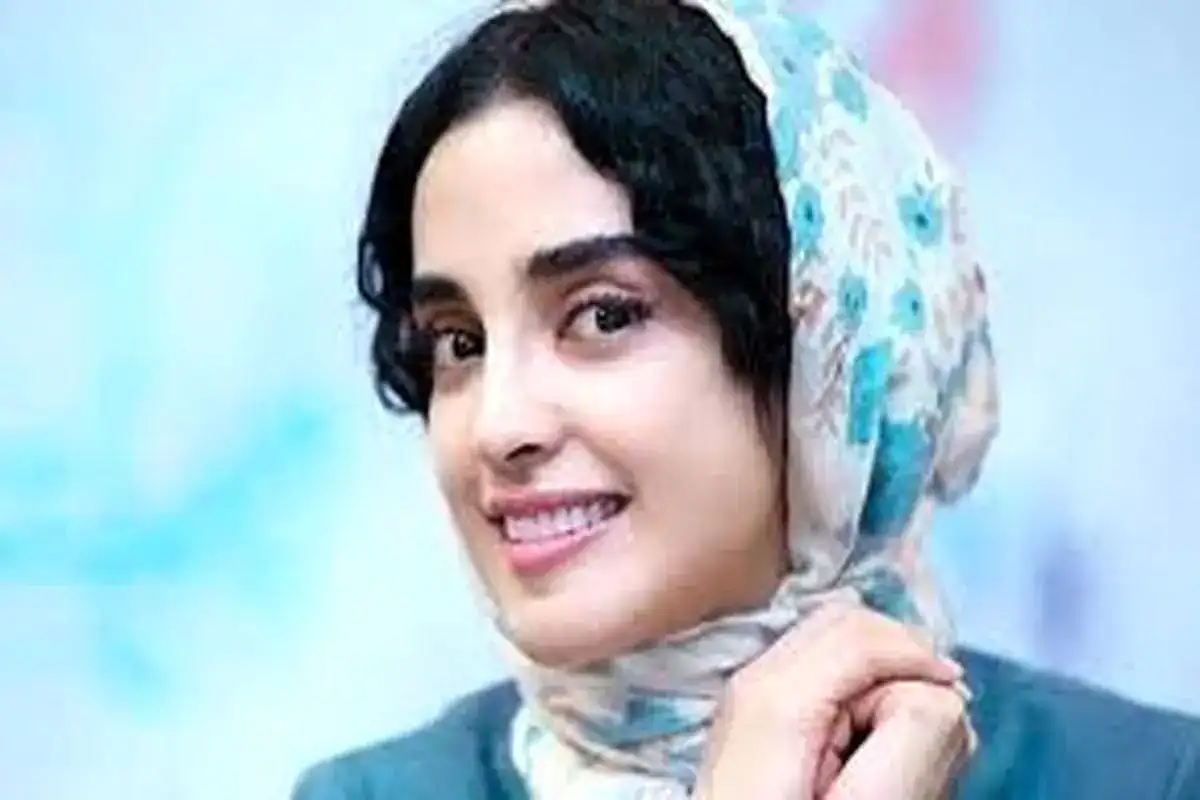 سلفی جنجالی جذاب الهه حصاری در اتاق خواب