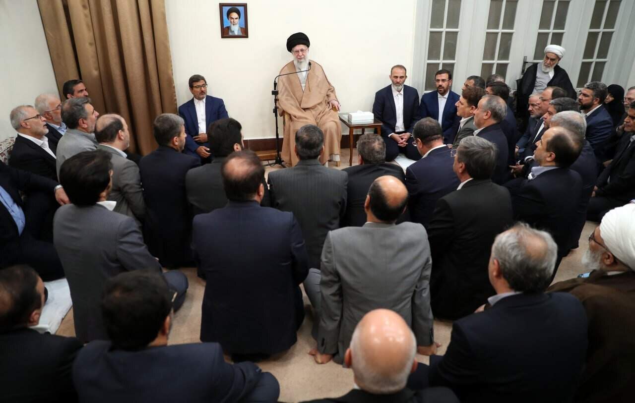 رهبر انقلاب در دیدار وزیر کشور و استانداران: امروز برای خدمت به مردم، فضای عمومی کشور مناسب و فرصت‌ها بسیار است