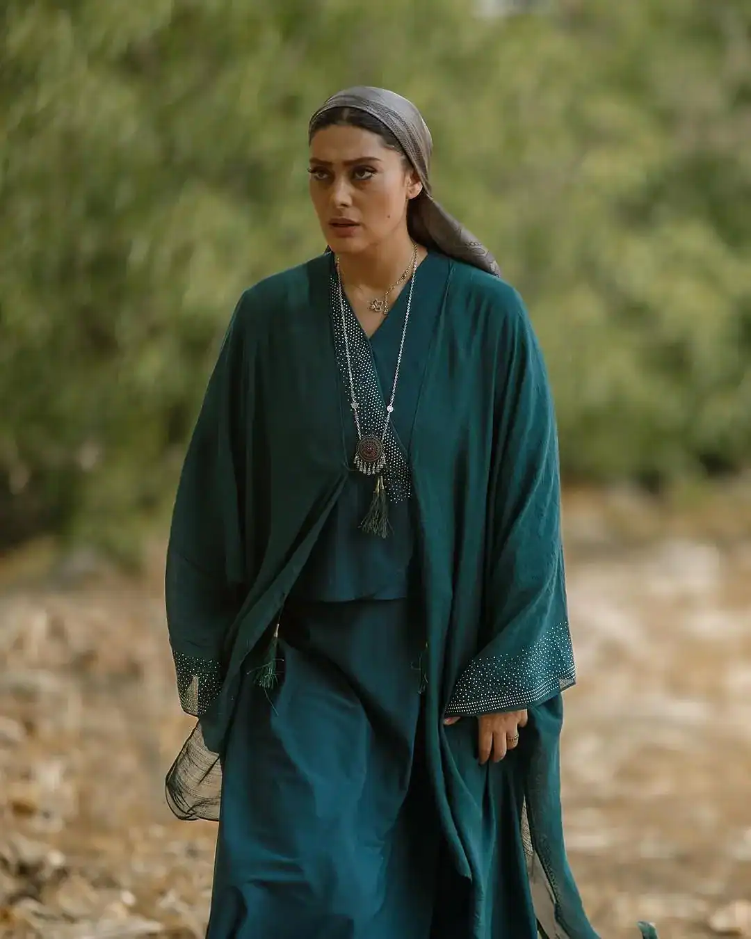 سودابه بیضایی با عبای رنگی