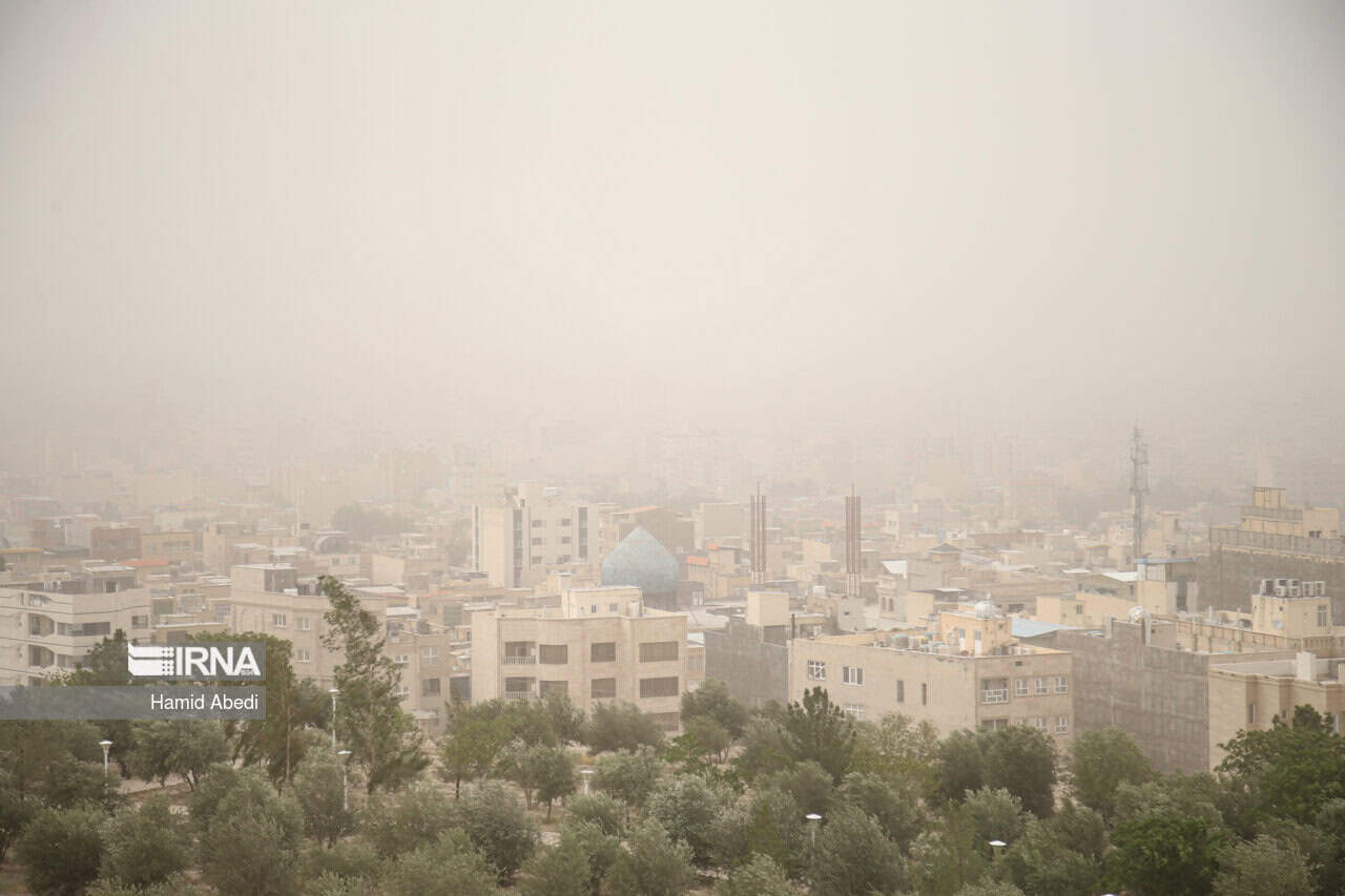 وزش باد شدید و گردوخاک در غرب و شرق کشور