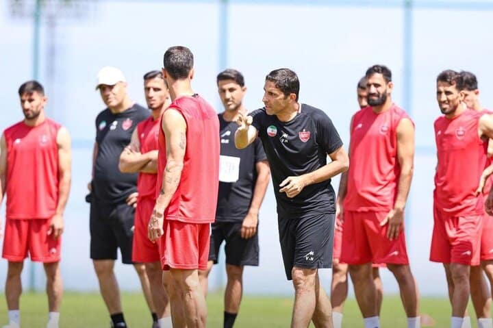 پرسپولیس ۱۴۰۴/ هاشمیان روی زمین فوتبال می‌سازد؛ کمبود بازیکن در دو پست کلیدی؟