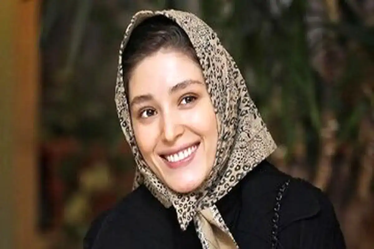 ژست غیرعادی فرشته حسینی روی فرش قرمز