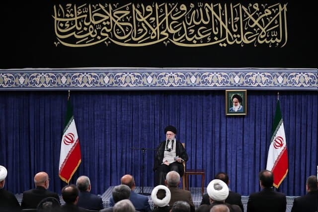 رهبر انقلاب اسلامی: همه بدانند خدای متعال نصرت را برای ملّت ایران تضمین کرده است