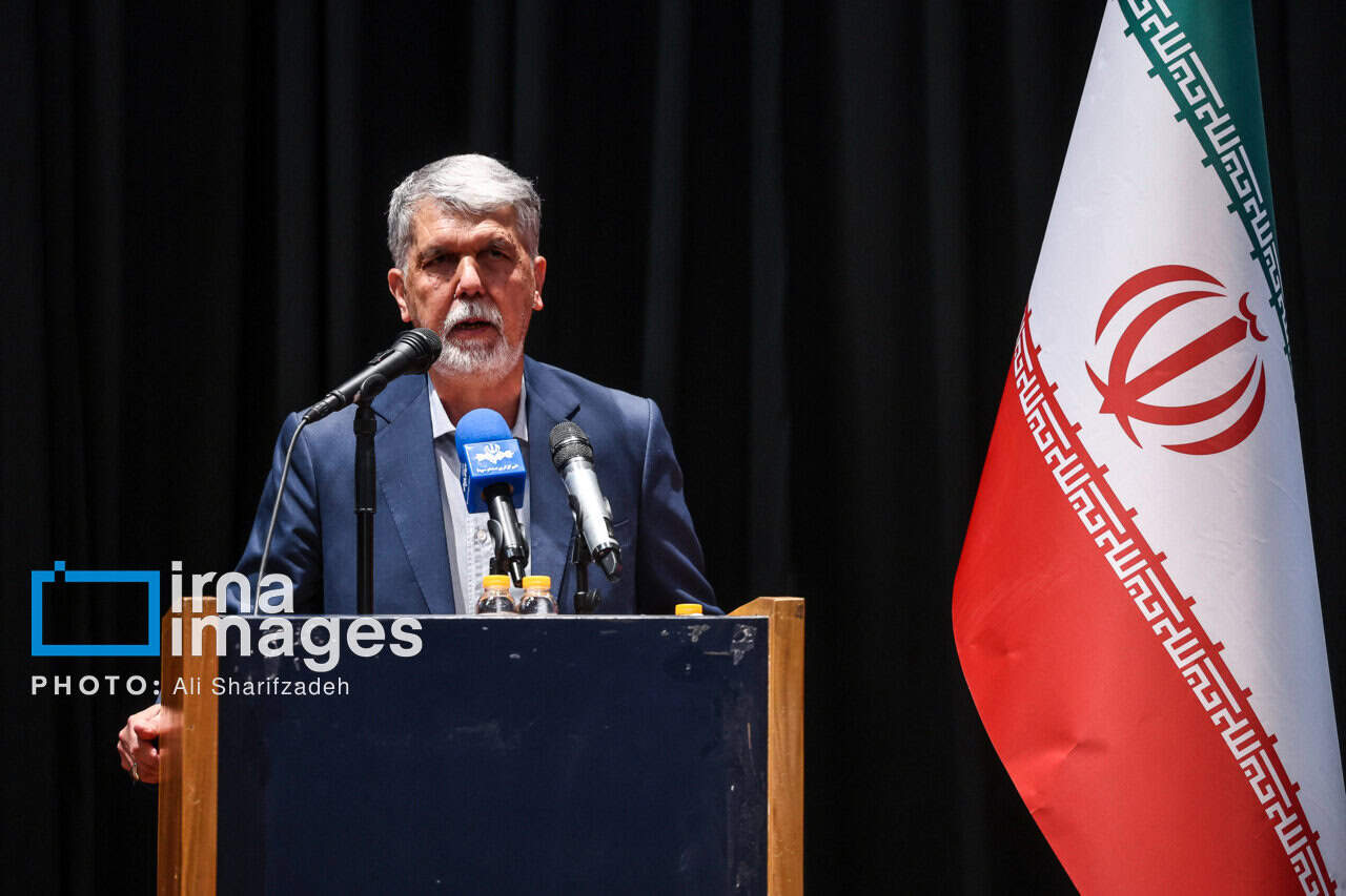 وزیر فرهنگ: خبرنگاری در کشور معیشت ناامنی دارد