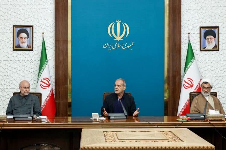 پزشکیان: کمک کنید سازمان‌های موازی را ادغام کنیم