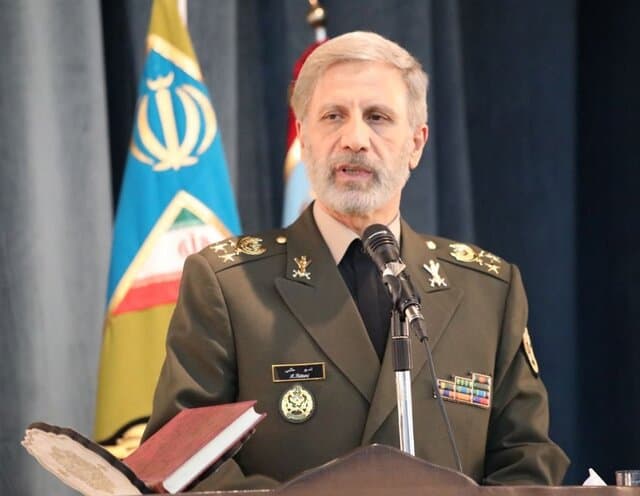 سرلشکر حاتمی: راهی جز قوی و مقتدر شدن نداریم