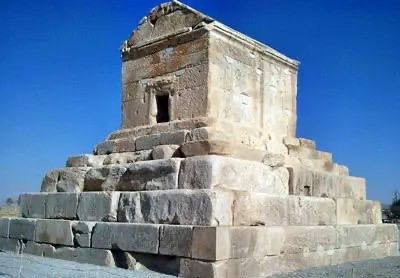 حریم پاسارگاد جابه‌جا نمی‌شود/ ۶ مرمتگر تازه نفس به آرامگاه کوروش می‌روند