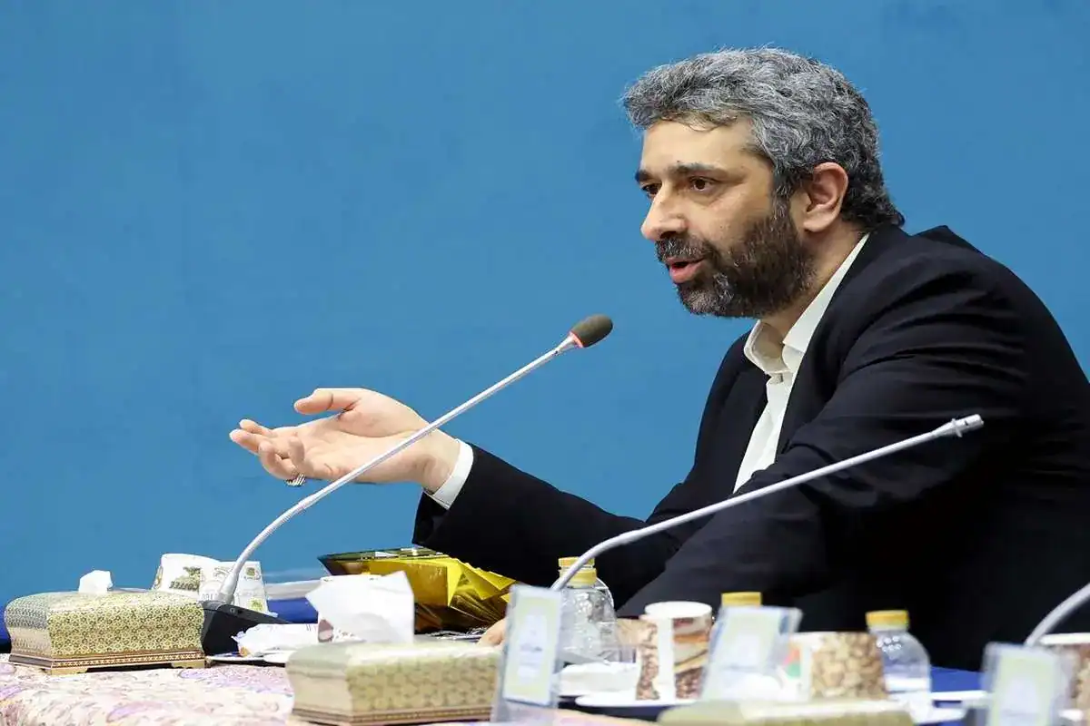 معاون اطلاع‌رسانی دفتر رئیس جمهور: چرا از عادل فردوسی‌پور صندلی می‌گیریم