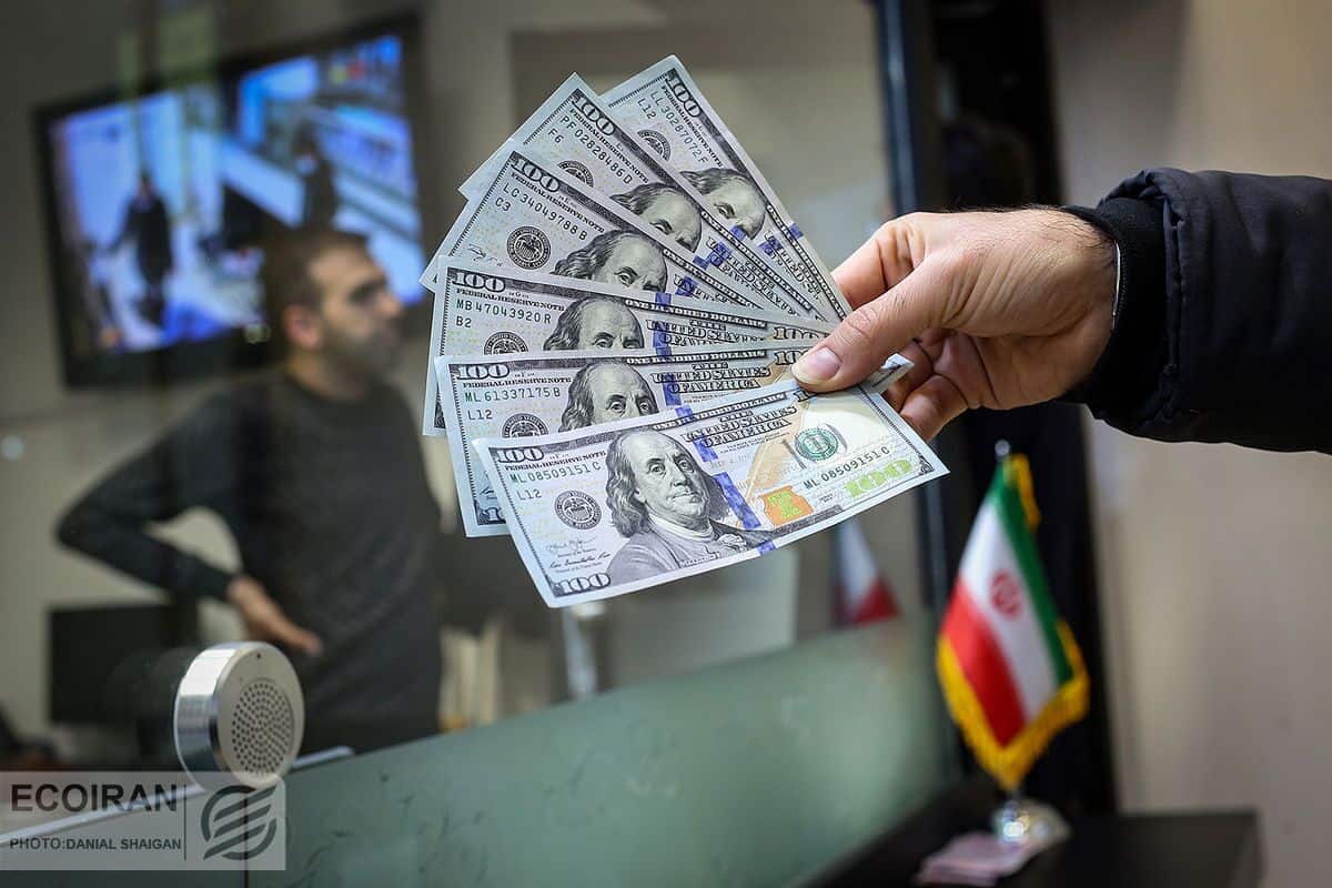 بحران در بازارهای ایران/ پیش‌بینی دلار ۱۶۰ هزار تومانی و جهش تاریخی طلا به بالای ۳۵۰۰ دلار
