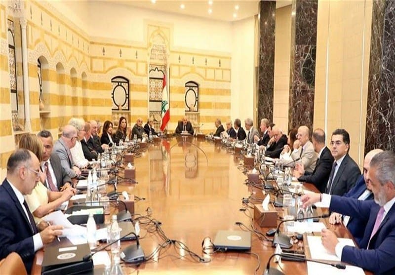 نشست کابینه دولت لبنان درباره سلاح مقاومت / وزرای حزب‌الله و امل جلسه را ترک کردند