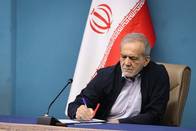 پزشکیان قهرمانی تیم ملی کشتی فرنگی را تبریک گفت
