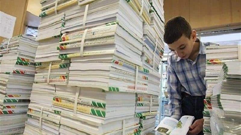 دانش آموزان برای تحویل کتاب درسی به مدارس مراجعه کنند