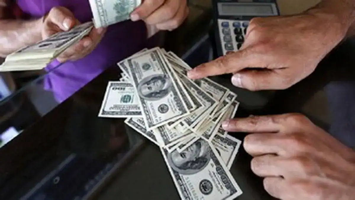 پیش‌بینی قیمت دلار در هفته پیش‌رو / آیا اسکناس سبز به کانال ۹۰ هزار تومانی بازمی‌گردد؟