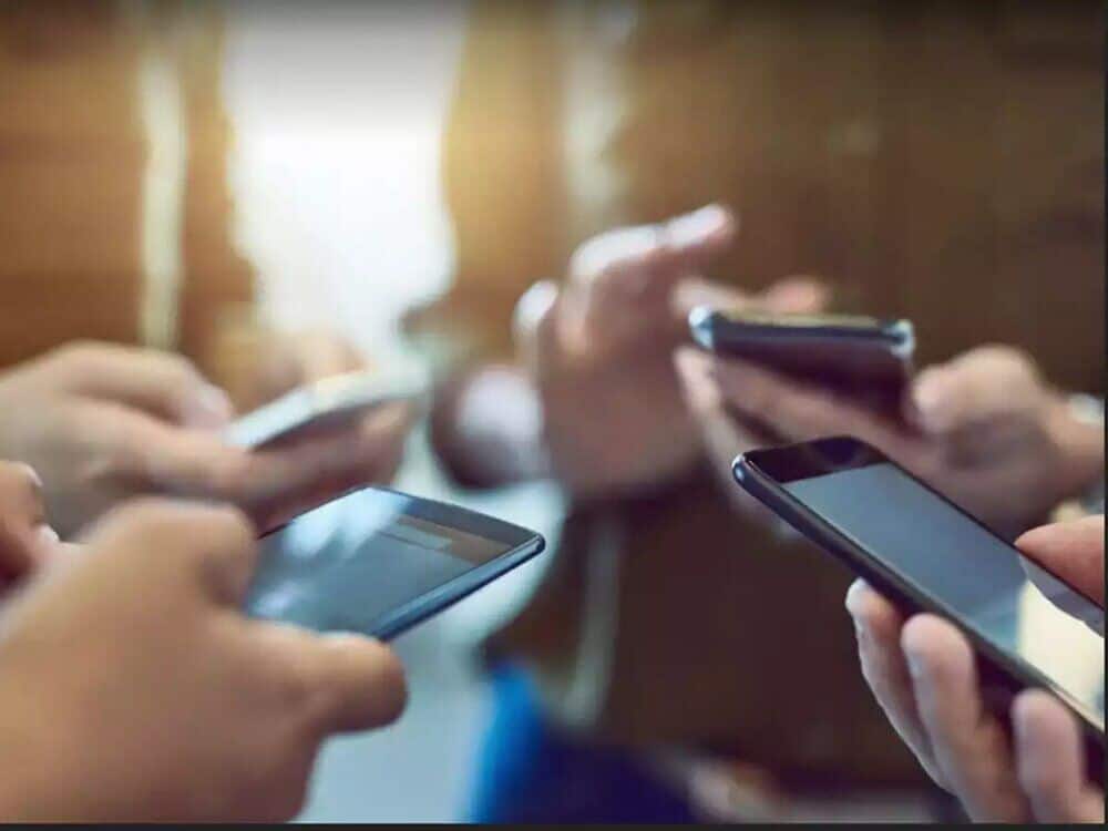تداوم اختلال در آنتن‌دهی تلفن‌همراه با پایان قطعی برق پذیرفتنی نیست
