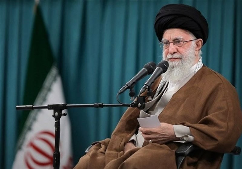 حضرت آیت الله خامنه‌ای: رئیس‌جمهور آمریکا افتخار میکند که صنعت هسته‌ای ایران را بمباران کردیم و از بین بردیم. خیلی خوب، به همین خیال باش!