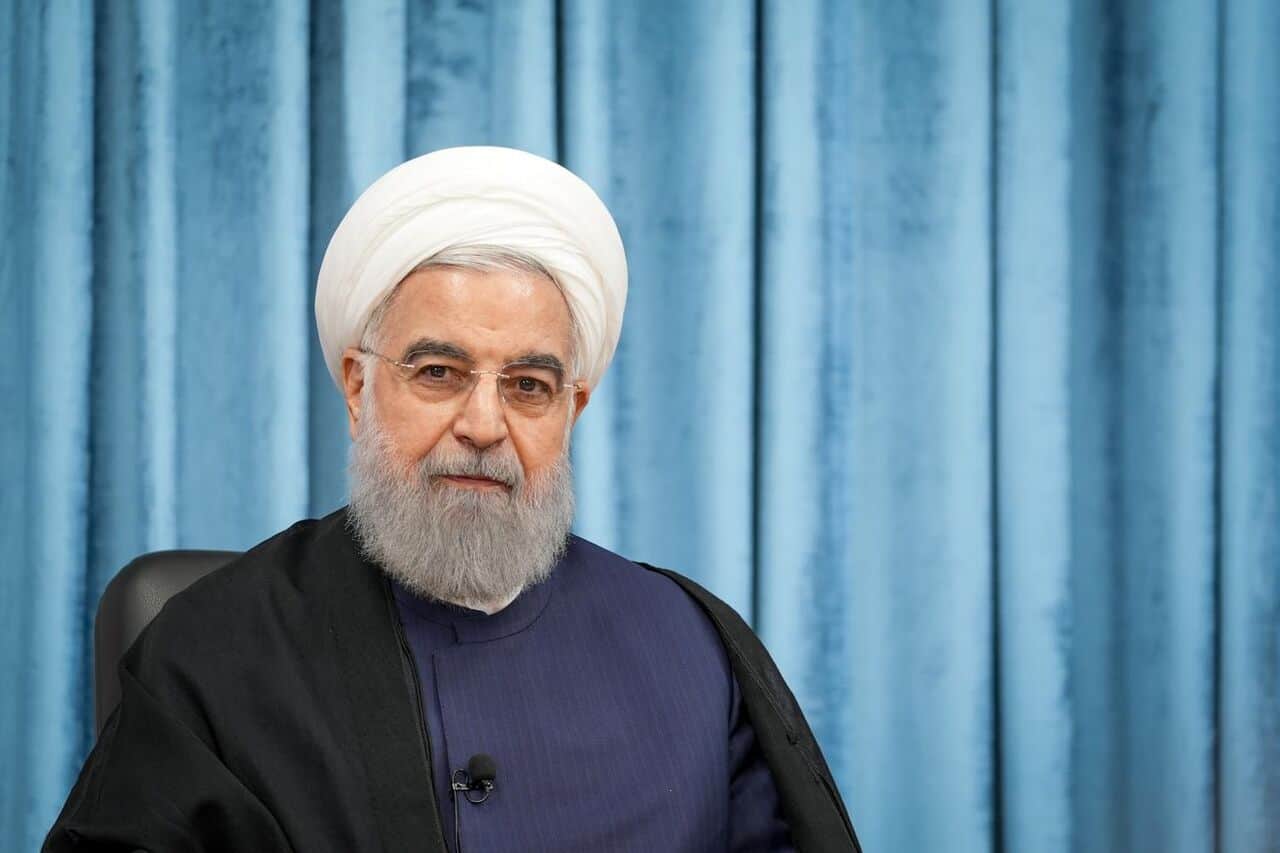روحانی: ما می‌توانیم هم نجنگیم، هم تسلیم نشویم/ باید رشد تورم را متوقف کرد